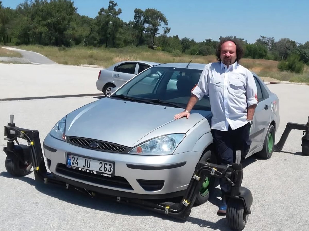 Scid Car düzeneği takılı eğitim aracı ve Fatih Yüceer